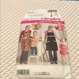 Simplicity matching aprons adult/child adjustable pattern